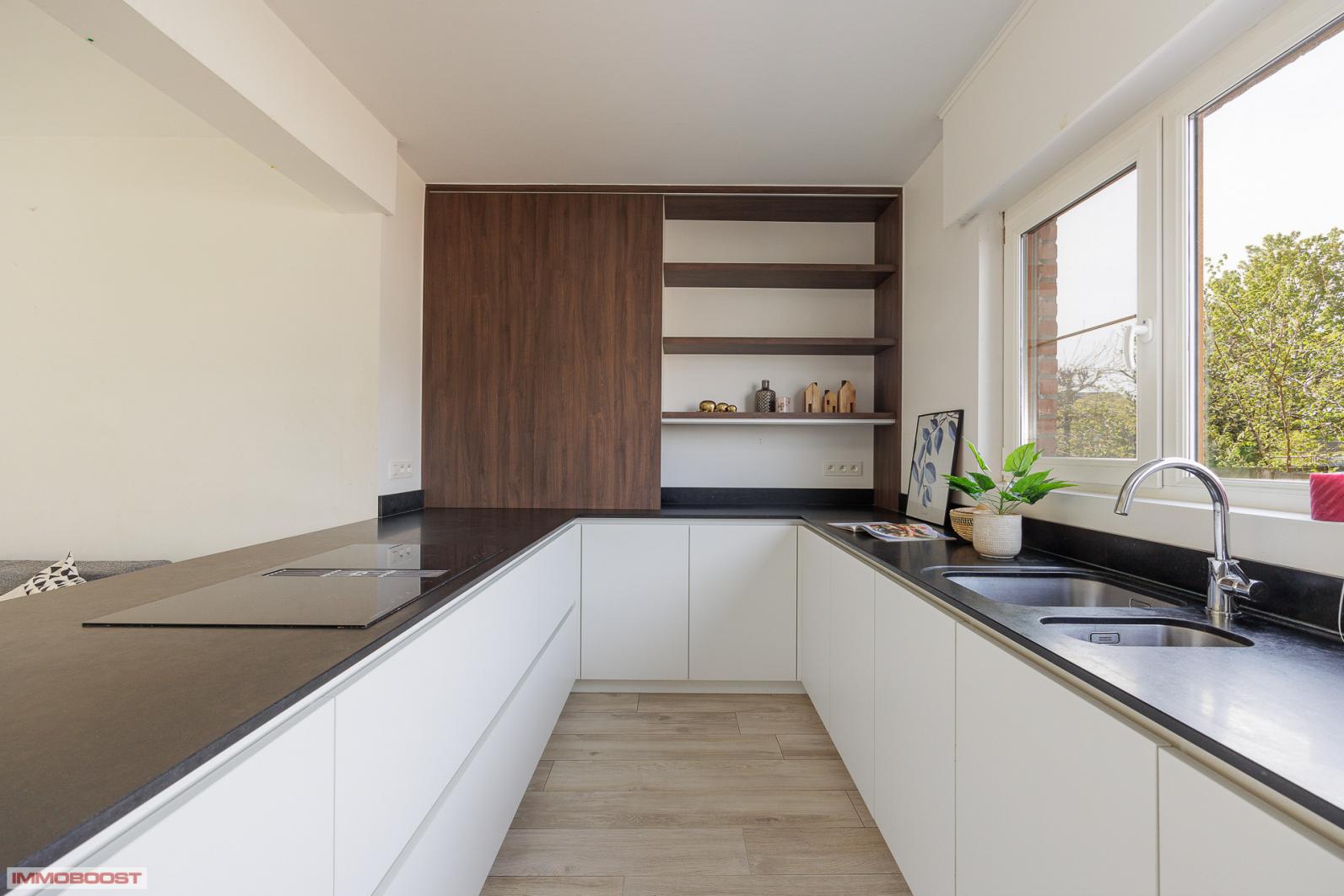 LUXE keuken met alle nodige kwaliteitstoestellen